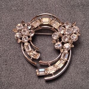 Vintage Lisner Rhinestone Brooch Floral Wreath